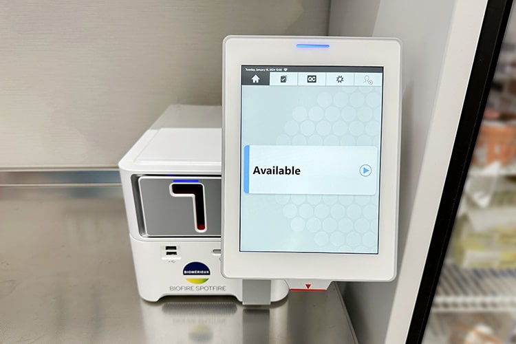 PCR検査機器（BioFire SpotFire Panel）